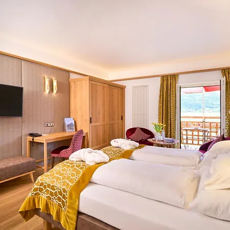 فندق Im Weissen Roessl Am Wolfgangsee 4*