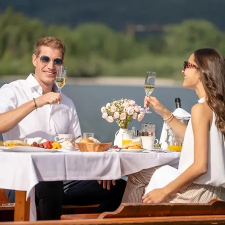 فندق Im Weissen Roessl Am Wolfgangsee 4*