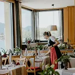 Romantik Im Weissen Roessl Am Wolfgangsee 4*